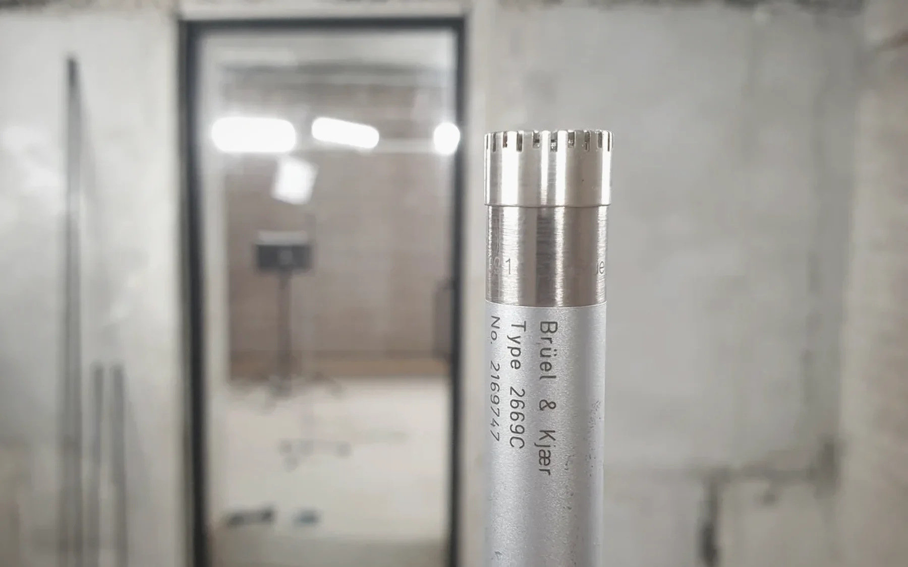 Modulusz 50 door in the acoustic test laboratory with a measuring microphone