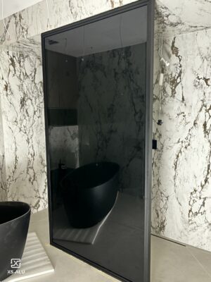 Beltéri Üvegfal - Tusolófal - Sötétszürke Üvegezés