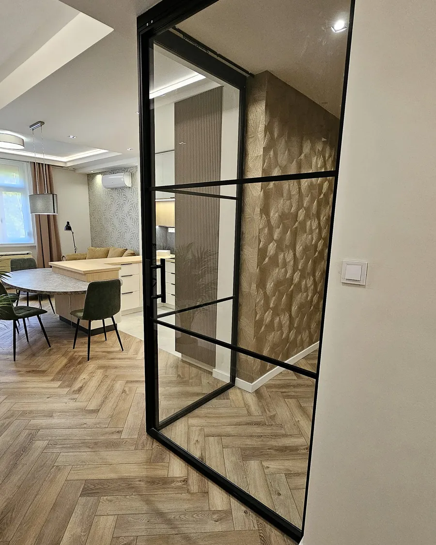Glass corner with door, Budapest