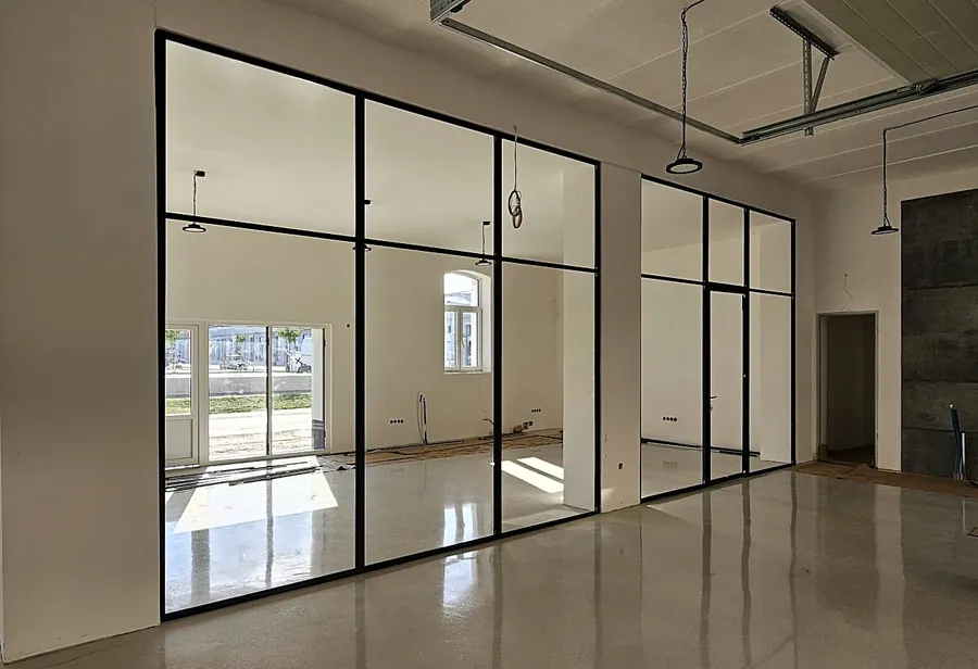 Showroom glass wall, Budapest