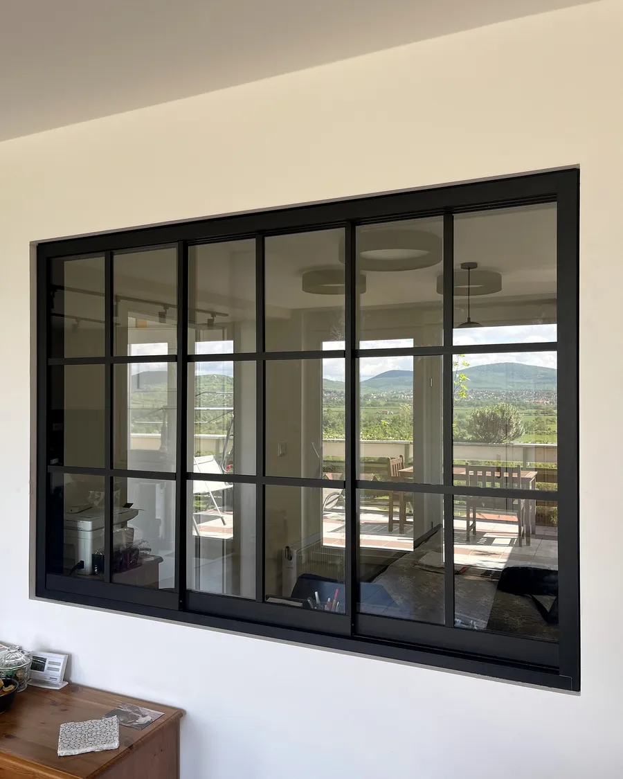 Interior sliding window, Szentendre
